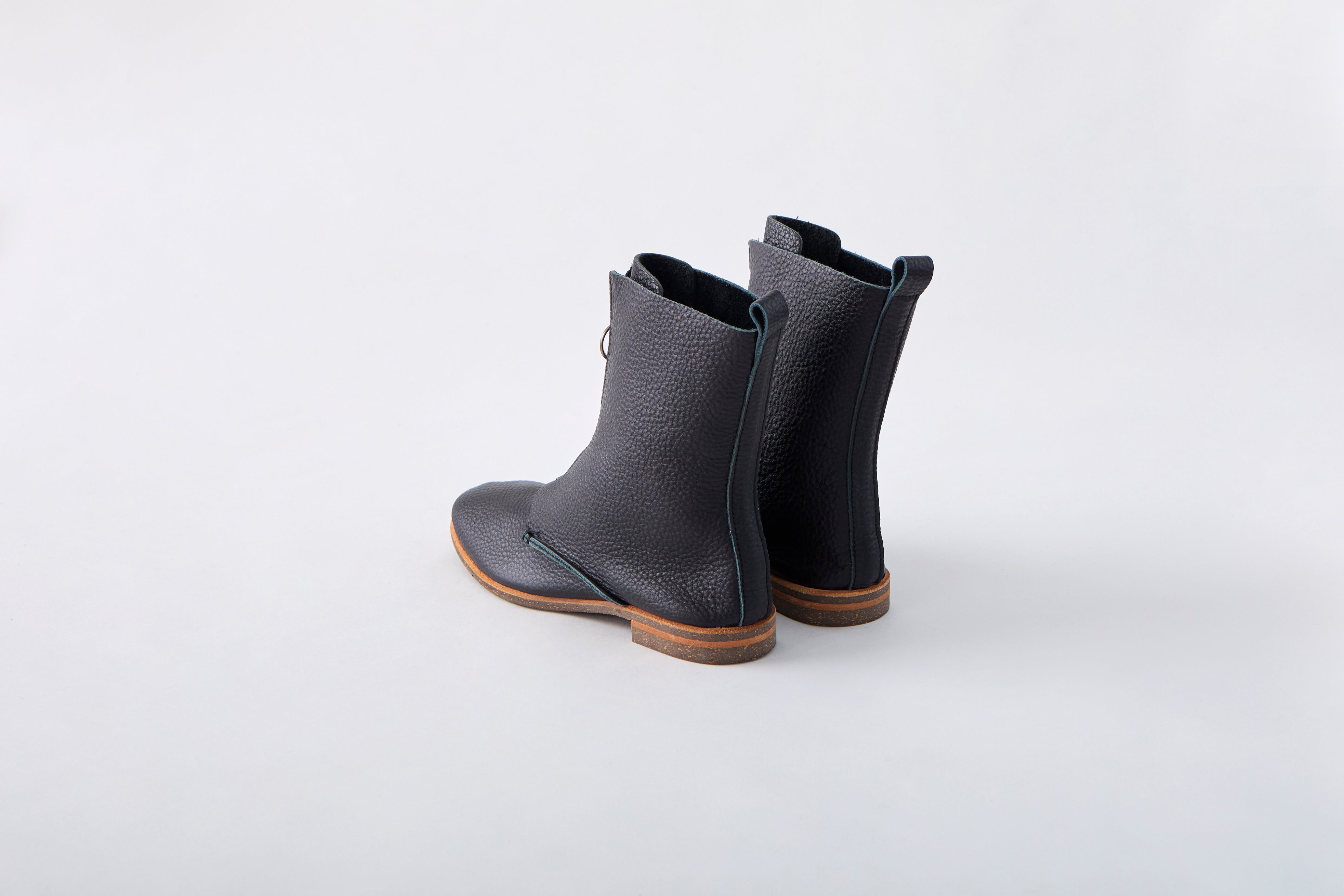 FRONT ZIP BOOTS ALL SHRINK BLACK