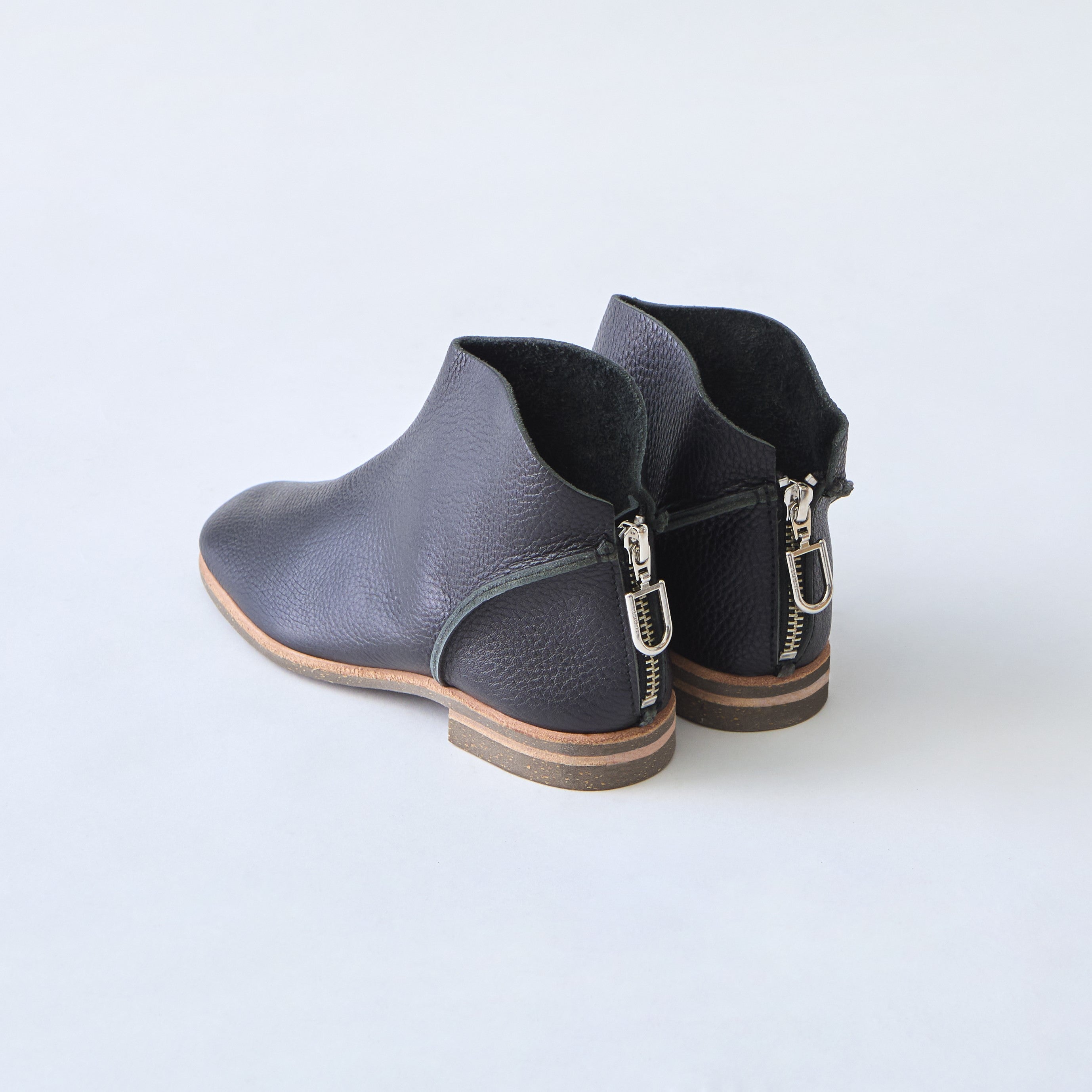 BACK ZIP BOOTS ALL SHRINK BLACK