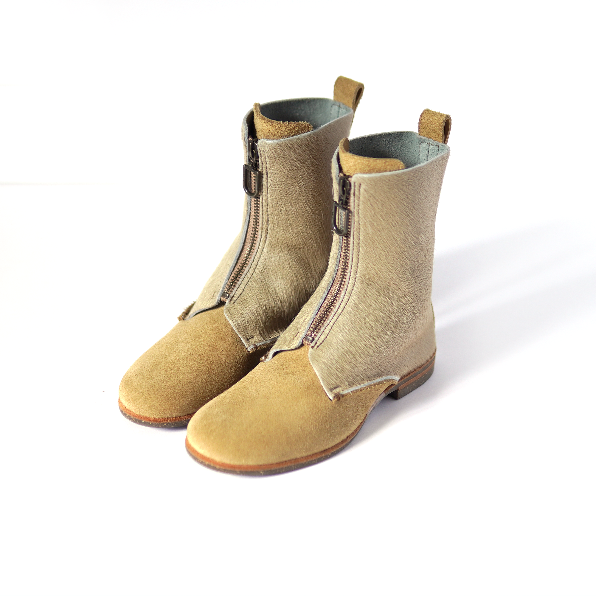 FRONT ZIP BOOTS COW BEIGE SUEDE BROWN SUGAR