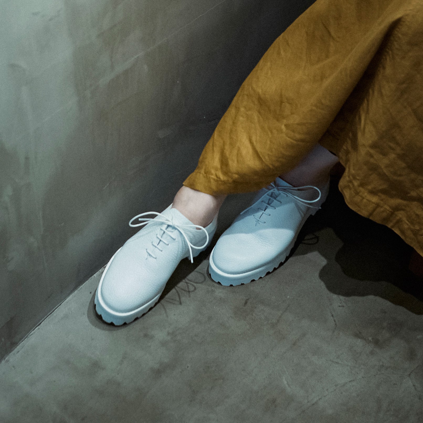 SHOES ALL WHITE (TANK DOUBLE SOLE)