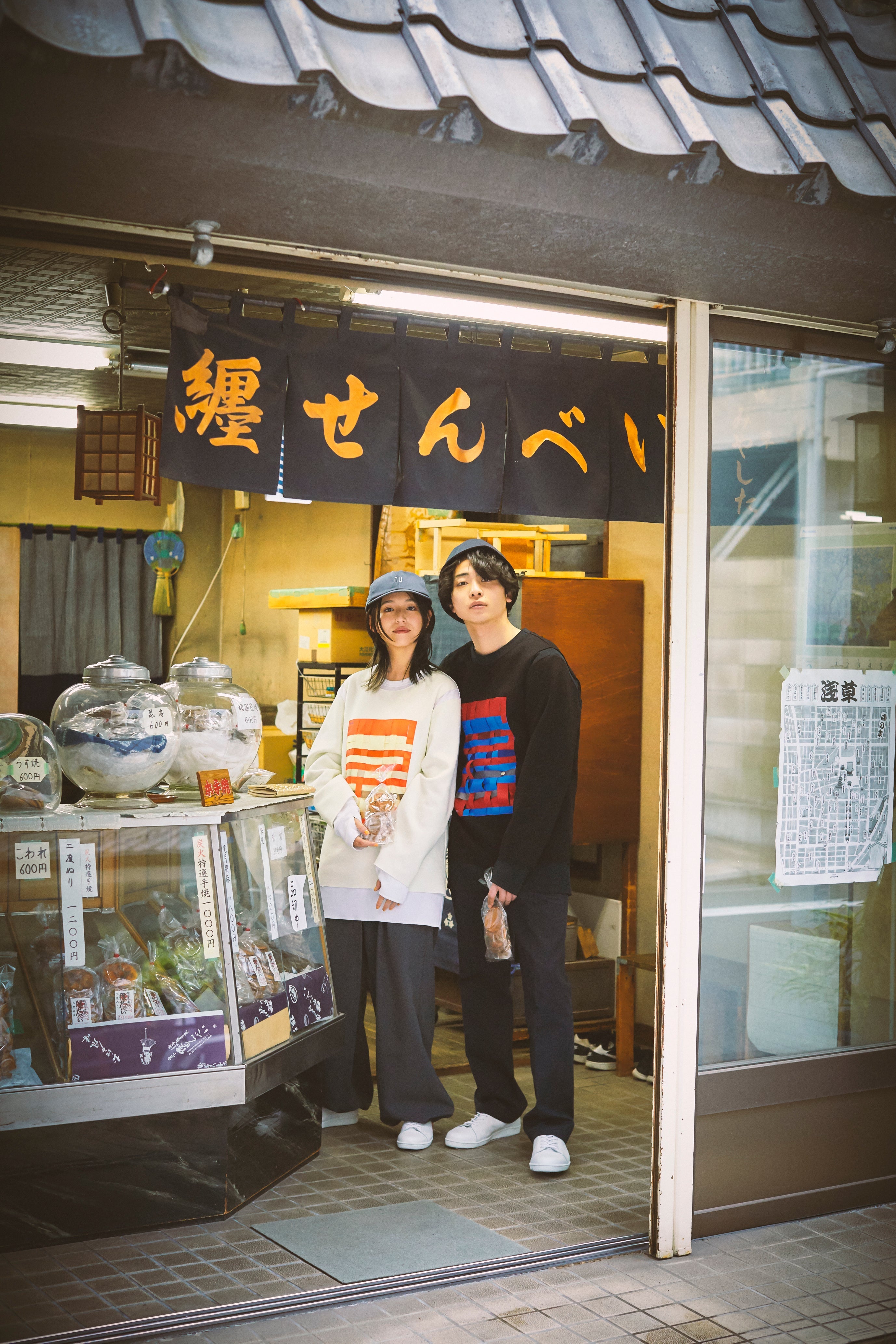 SNEAKER ALL BLACK (WHITE SOLE)