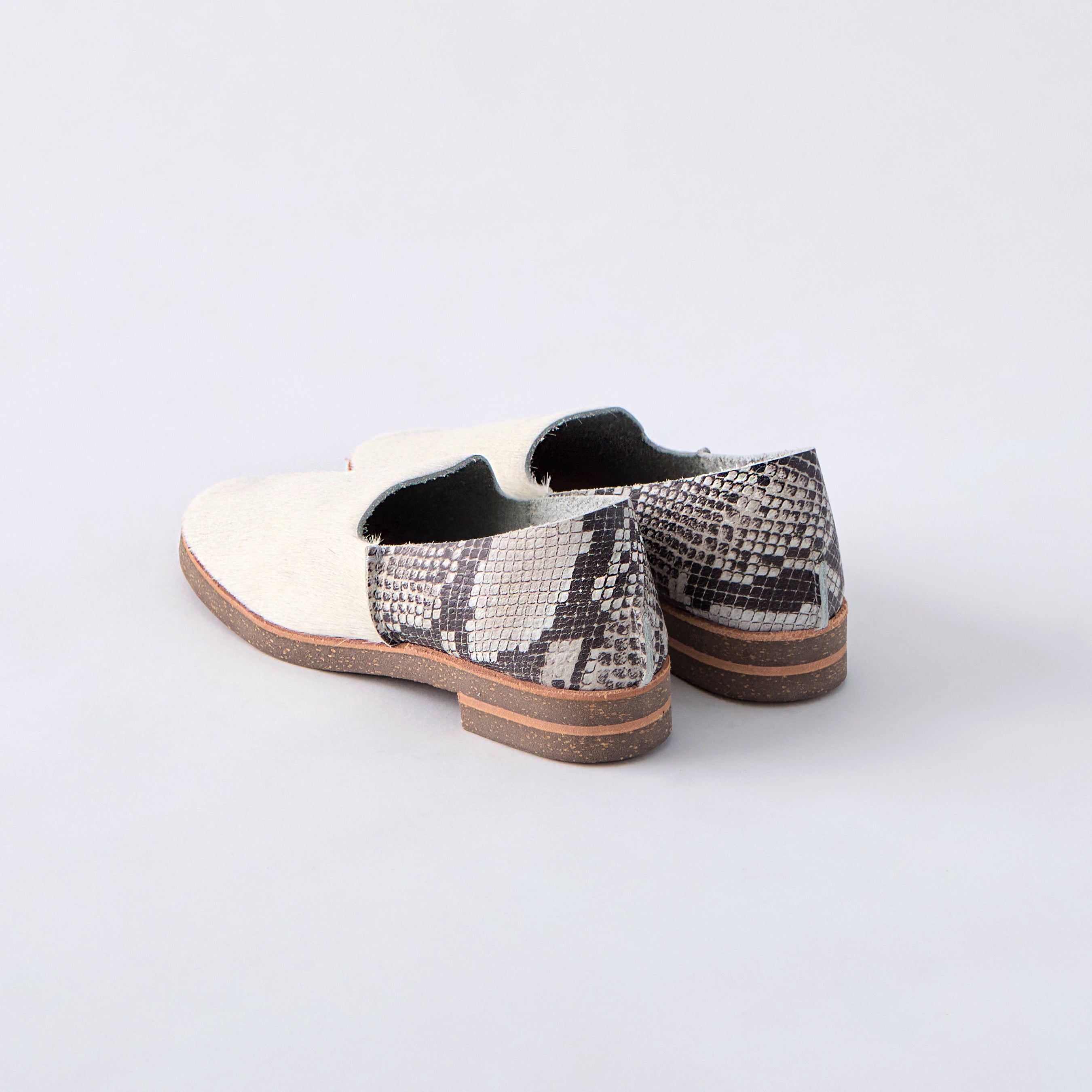 SLIP-ON COW HAIR WHITE / PRINTED PYTHON
