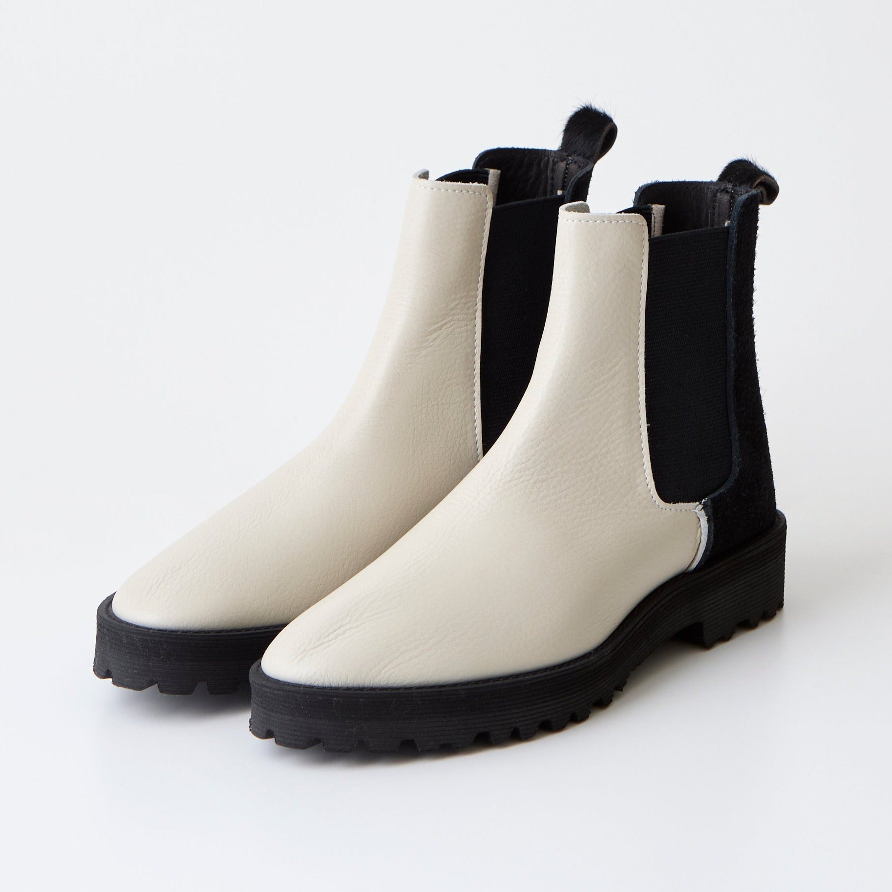 CHELSEABOOTS　IVORY / BLACK