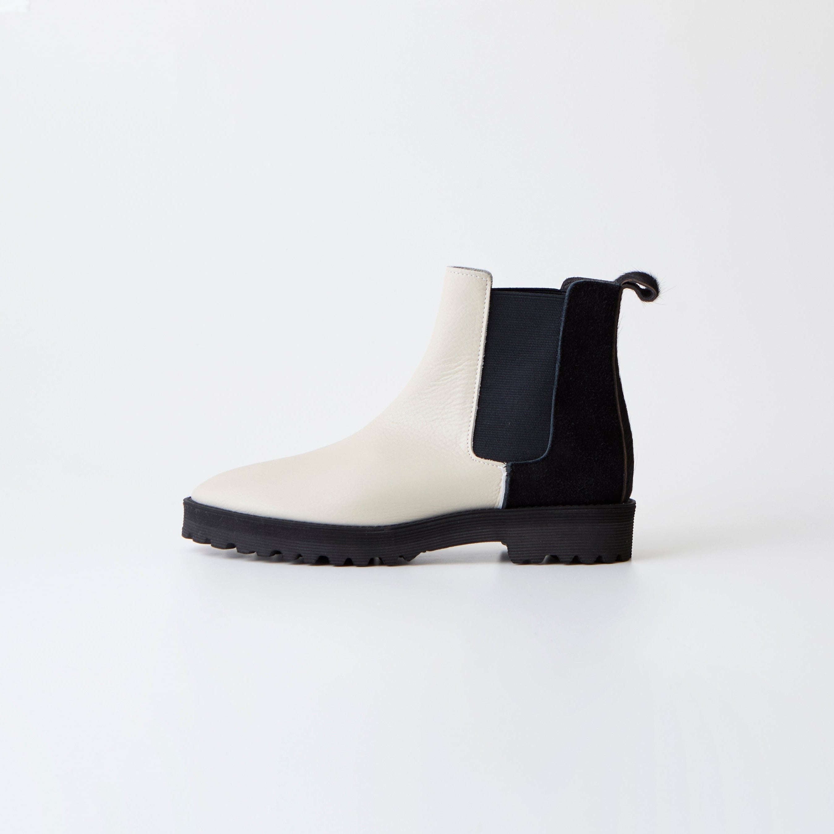 CHELSEABOOTS　IVORY / BLACK