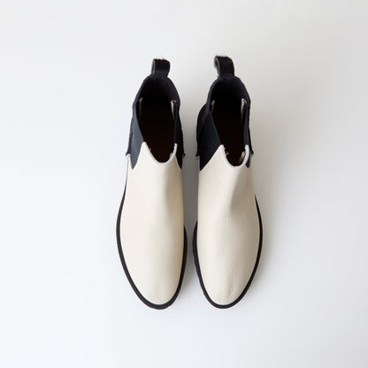 CHELSEABOOTS　IVORY / BLACK