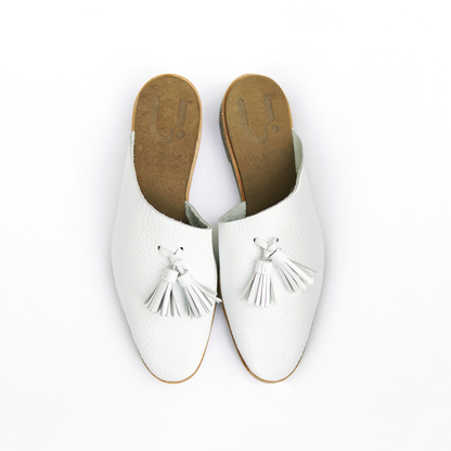 ASYMMETRICAL MULE WHITE TASSEL