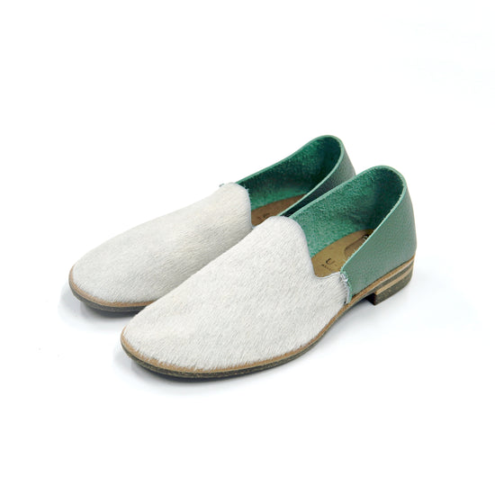 SLIP-ON COW HAIR WHITE/ SHRINK SAGE GREEN/CS