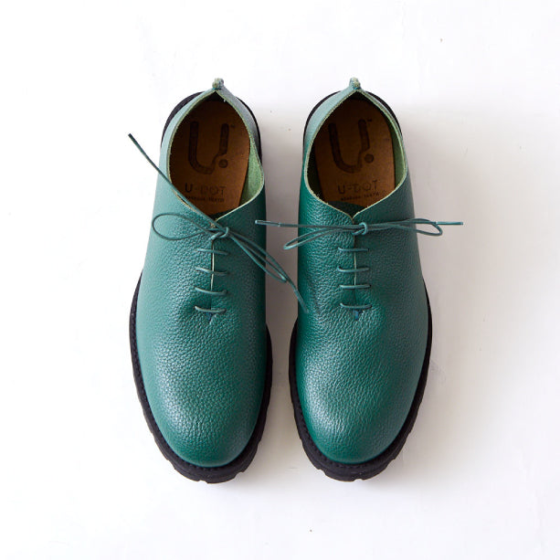 グリーンレザーのシンプルな紐靴