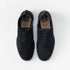 スウェード素材で黒のシンプルな紐靴