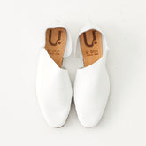 真っ白な靴